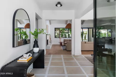 Entry Way - 210 E Georgia Ave, Phoenix, AZ 85012 photo 1 of 2