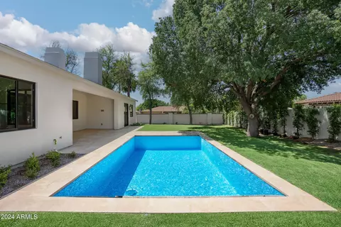 Exterior - 210 E Georgia Ave, Phoenix, AZ 85012 photo 4 of 4
