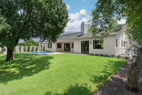 Exterior - 210 E Georgia Ave, Phoenix, AZ 85012 photo 2 of 4
