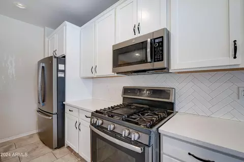 3228 S 75th Dr, Phoenix, AZ 85043 photo 8