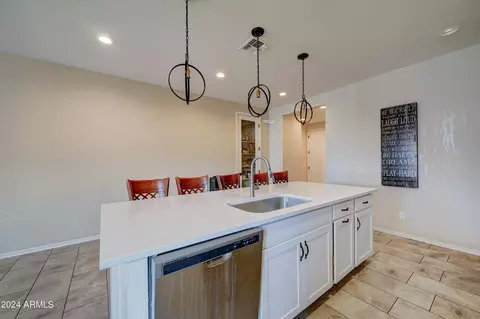 3228 S 75th Dr, Phoenix, AZ 85043 photo 9