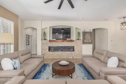 4131 W Saddlehorn Rd, Phoenix, AZ 85083