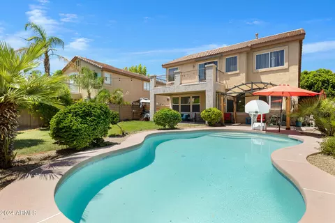 7043 W Blackhawk Dr, Glendale, AZ 85308