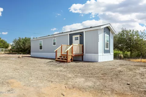 20864 E Mesa Verde Rd, Mayer, AZ 86333