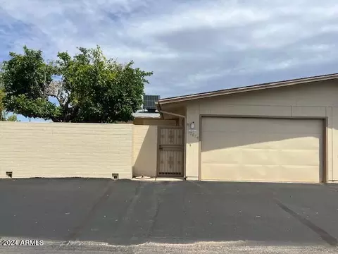17614 N 104th Ave, Sun City, AZ 85373