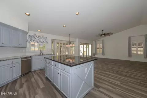 4031 E Robin Ln, Phoenix, AZ 85050 photo 10