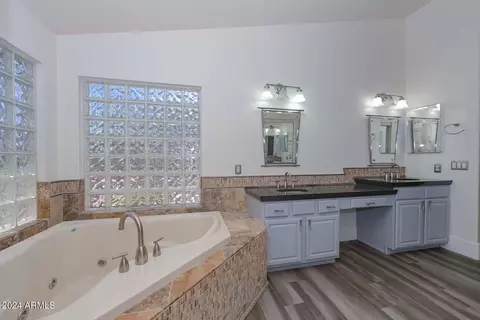 4031 E Robin Ln, Phoenix, AZ 85050 photo 22