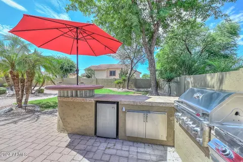 4031 E Robin Ln, Phoenix, AZ 85050 photo 2