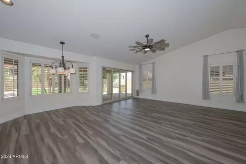 4031 E Robin Ln, Phoenix, AZ 85050 photo 8