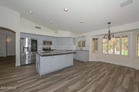4031 E Robin Ln, Phoenix, AZ 85050 photo 7