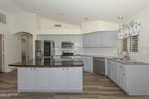 4031 E Robin Ln, Phoenix, AZ 85050 photo 5