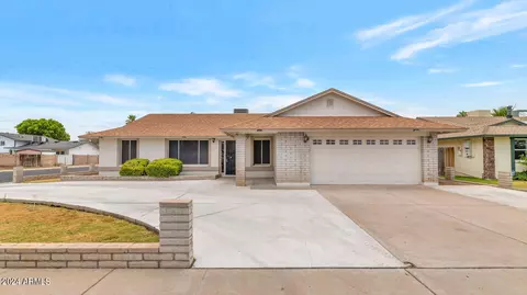 5703 W Beck Ln, Glendale, AZ 85306