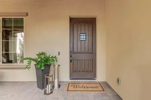 Exterior - 2123 E Aris Dr, Gilbert, AZ 85298 photo 9 of 37
