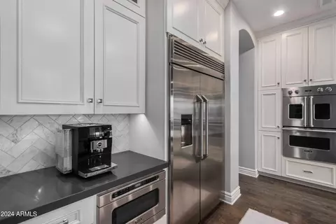 Kitchen - 2123 E Aris Dr, Gilbert, AZ 85298 photo 4 of 6