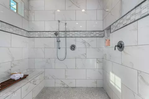Bath - 2123 E Aris Dr, Gilbert, AZ 85298 photo 5 of 8