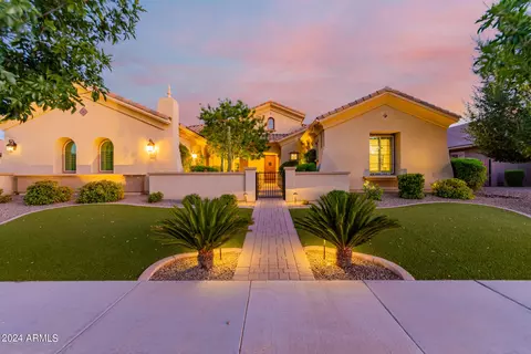 Exterior - 2123 E Aris Dr, Gilbert, AZ 85298 photo 2 of 37