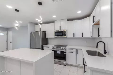 414 E Cody Dr, Phoenix, AZ 85040