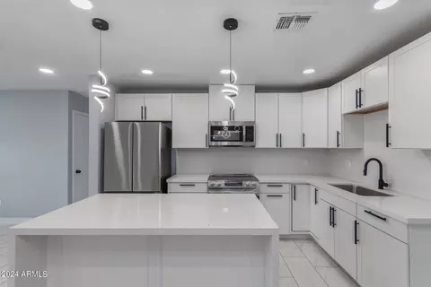 414 E Cody Dr, Phoenix, AZ 85040 photo 9