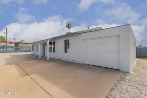 414 E Cody Dr, Phoenix, AZ 85040 photo 4