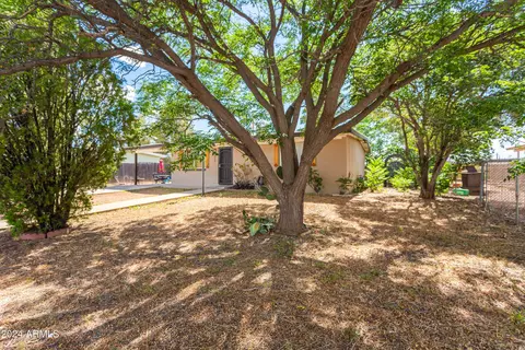 313 3rd St, Huachuca City, AZ 85616