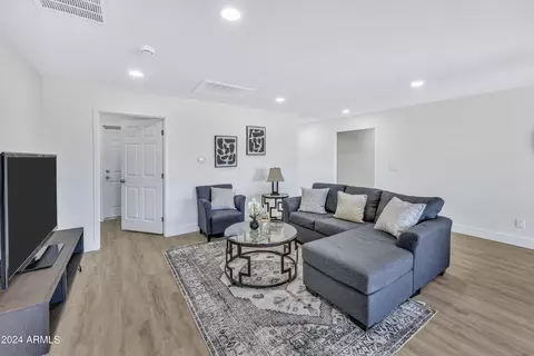 2928 E Mobile Ln, Phoenix, AZ 85040 photo 9