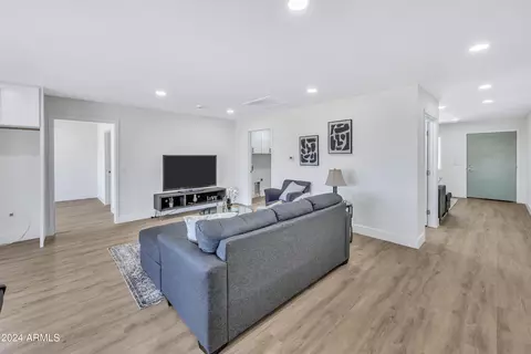 2928 E Mobile Ln, Phoenix, AZ 85040 photo 8