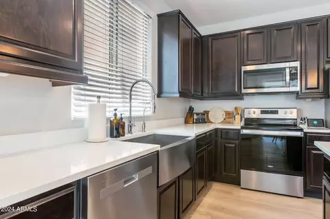 Kitchen - 9539 E Thornbush Ave, Mesa, AZ 85212 photo 5 of 8