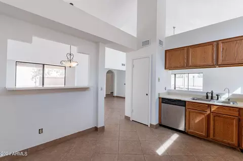 4142 E Cholla Canyon Dr, Phoenix, AZ 85044 photo 8