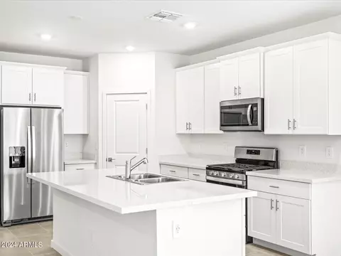 41590 W Driftwood Ln, Maricopa, AZ 85138
