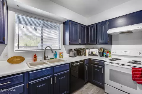 1701 E Pickrell Dr, Phoenix, AZ 85042 photo 3