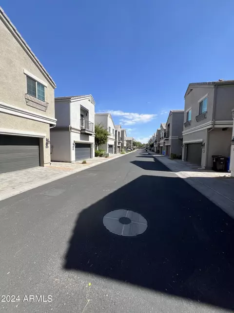 3055 N 33rd Pl, Phoenix, AZ 85018