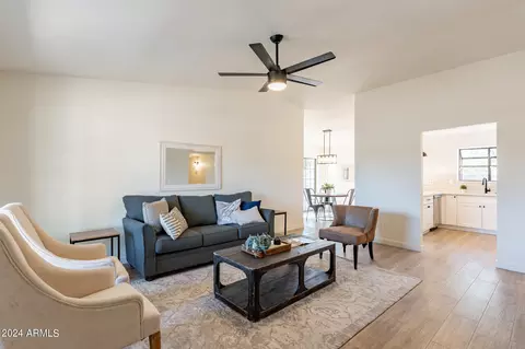 4624 E Cheyenne Dr, Phoenix, AZ 85044 photo 3