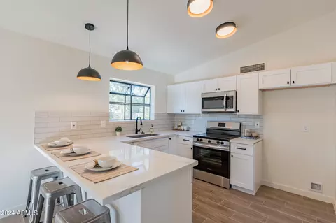 4624 E Cheyenne Dr, Phoenix, AZ 85044 photo 9