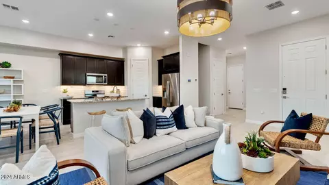 5828 E Rose Garden Ln, Phoenix, AZ 85054