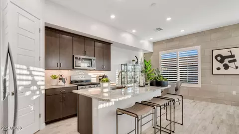 5835 E Rose Garden Ln, Phoenix, AZ 85054