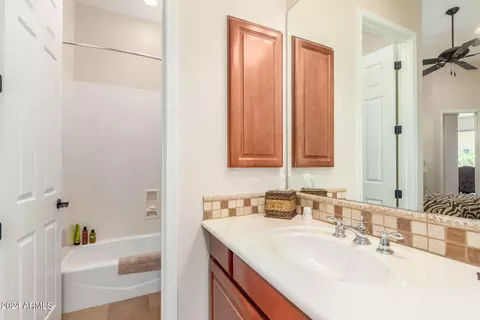 3807 E Crest Ln, Phoenix, AZ 85050 photo 25