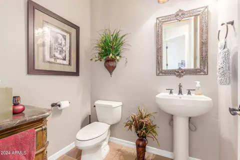 3807 E Crest Ln, Phoenix, AZ 85050 photo 15