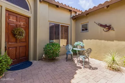 3807 E Crest Ln, Phoenix, AZ 85050 photo 3