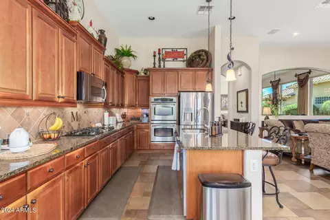 3807 E Crest Ln, Phoenix, AZ 85050 photo 13