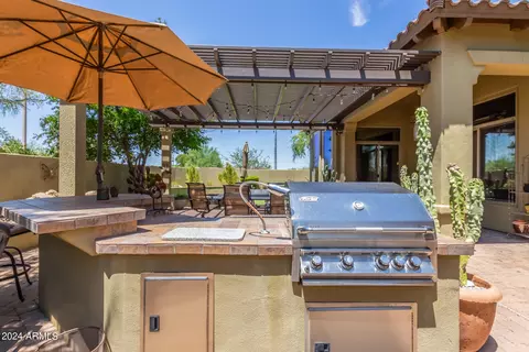 3807 E Crest Ln, Phoenix, AZ 85050 photo 30