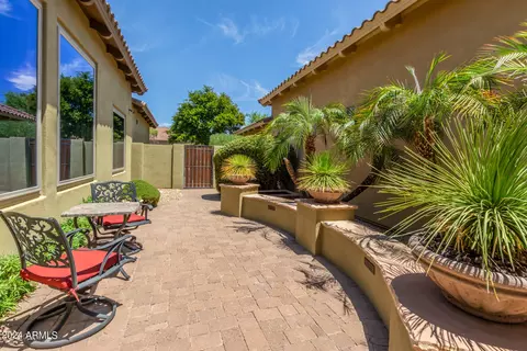 3807 E Crest Ln, Phoenix, AZ 85050 photo 34