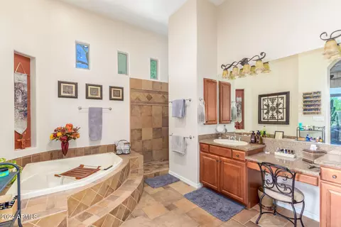 3807 E Crest Ln, Phoenix, AZ 85050 photo 18