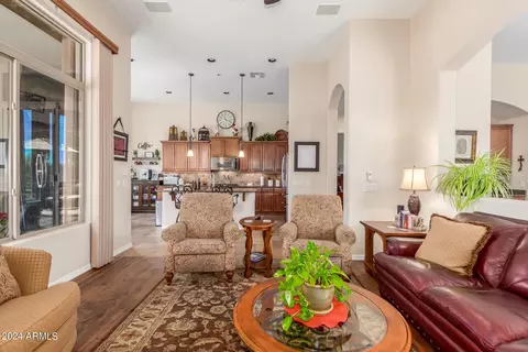 3807 E Crest Ln, Phoenix, AZ 85050 photo 10
