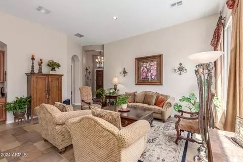 3807 E Crest Ln, Phoenix, AZ 85050 photo 6