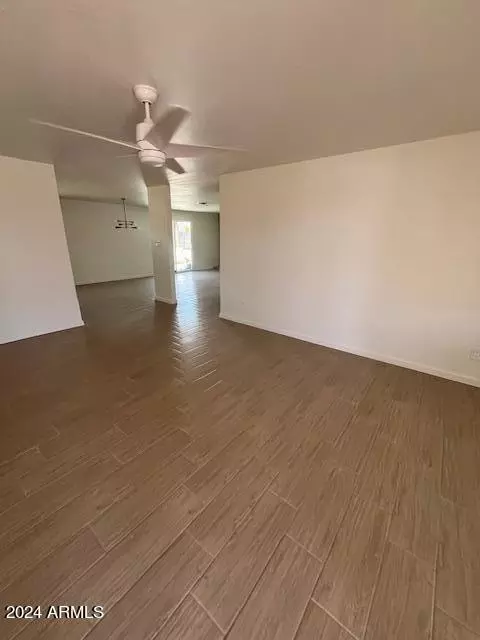 2019 N 70th Dr, Phoenix, AZ 85035 photo 5