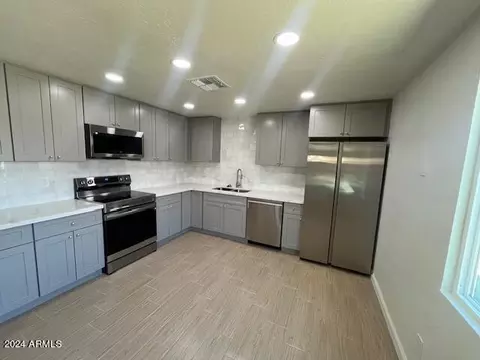 2019 N 70th Dr, Phoenix, AZ 85035 photo 10