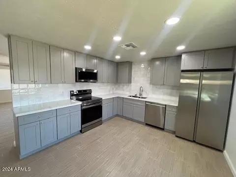 2019 N 70th Dr, Phoenix, AZ 85035 photo 9