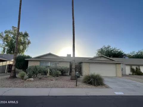 11808 S Half Moon Dr, Phoenix, AZ 85044