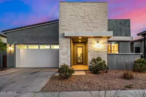 815 E Hopi Trl, Phoenix, AZ 85042