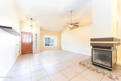 508 W Comstock Dr, Gilbert, AZ 85233 photo 4
